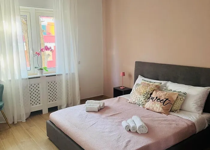 Alexander Charme In Apartment Rome